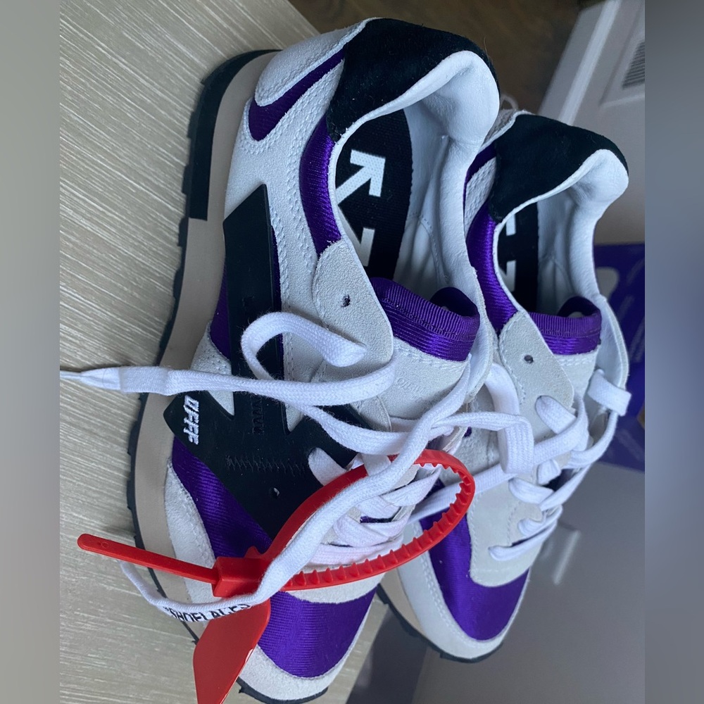 NWT OFF WHITE SNEAKERS. SIZE 36